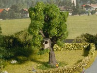 Baum mit Baumhaus, 10 cm hoch