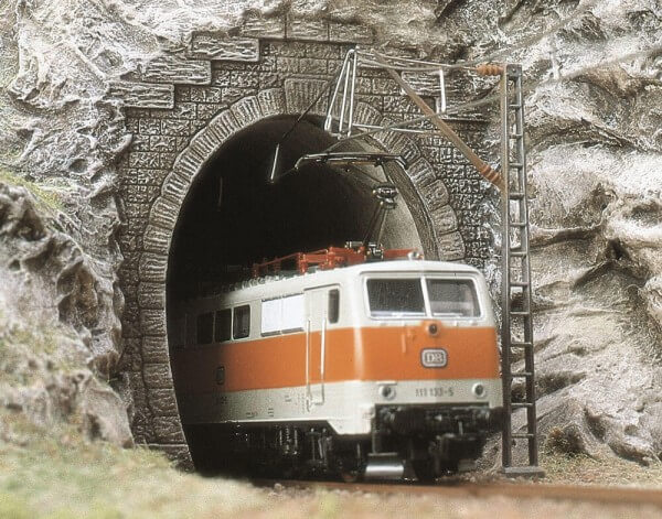 BUSCH 7024 H0 Zwei E-Lok Tunnel Portale