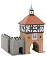 Altstadttor mit Mauer
